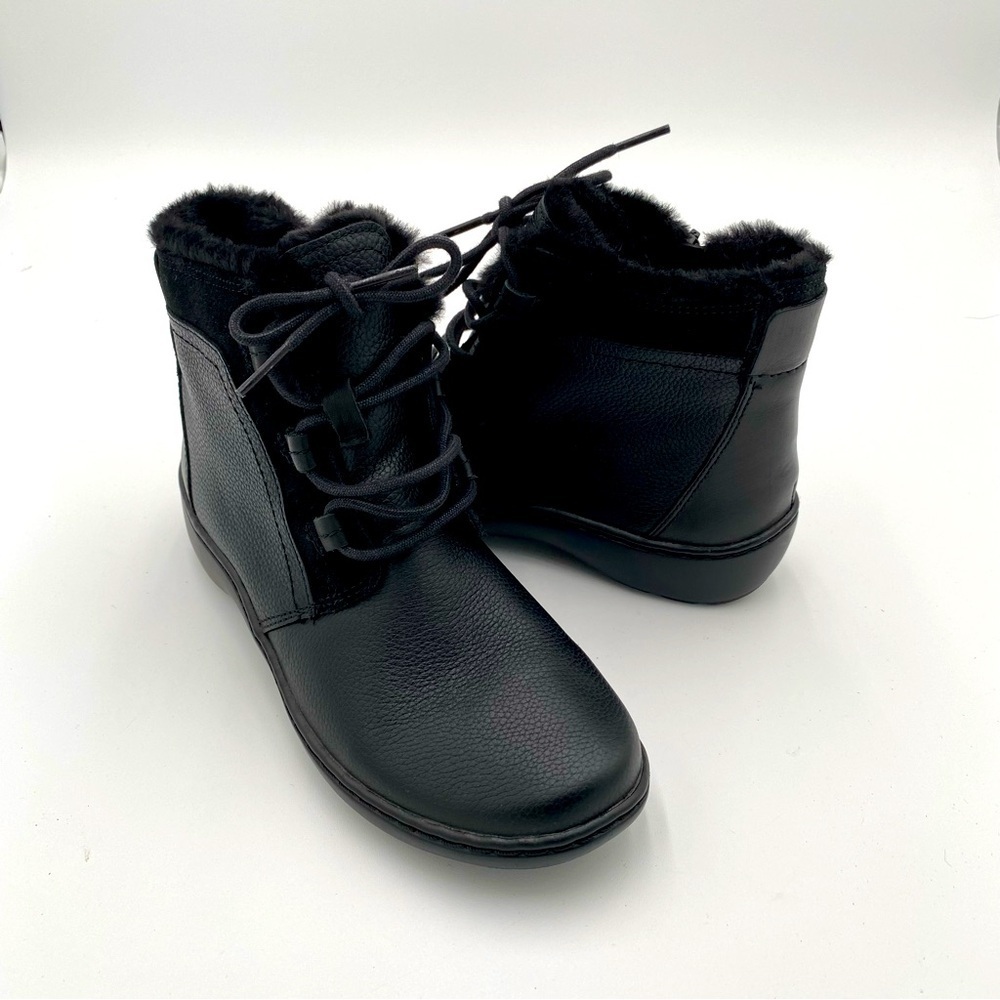 Clarks Collection Cora‎ Chai Leather Faux Fur Lace Up Ankle Boots Booties 6 NWOT